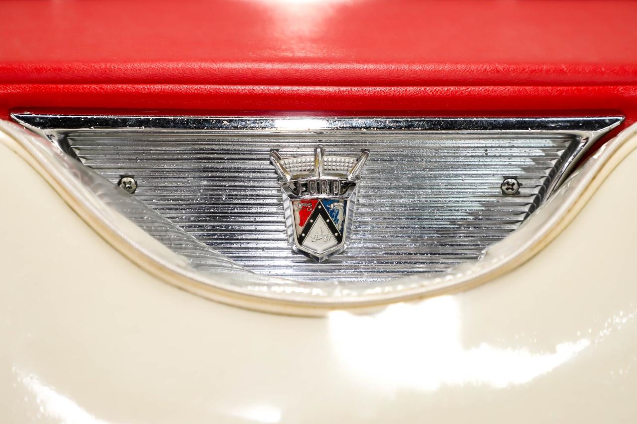 1957 Ford Fairlane 500 Skyliner