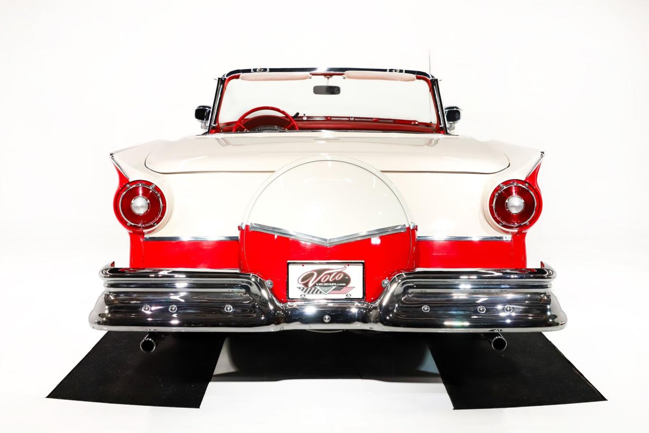 1957 Ford Fairlane 500 Skyliner