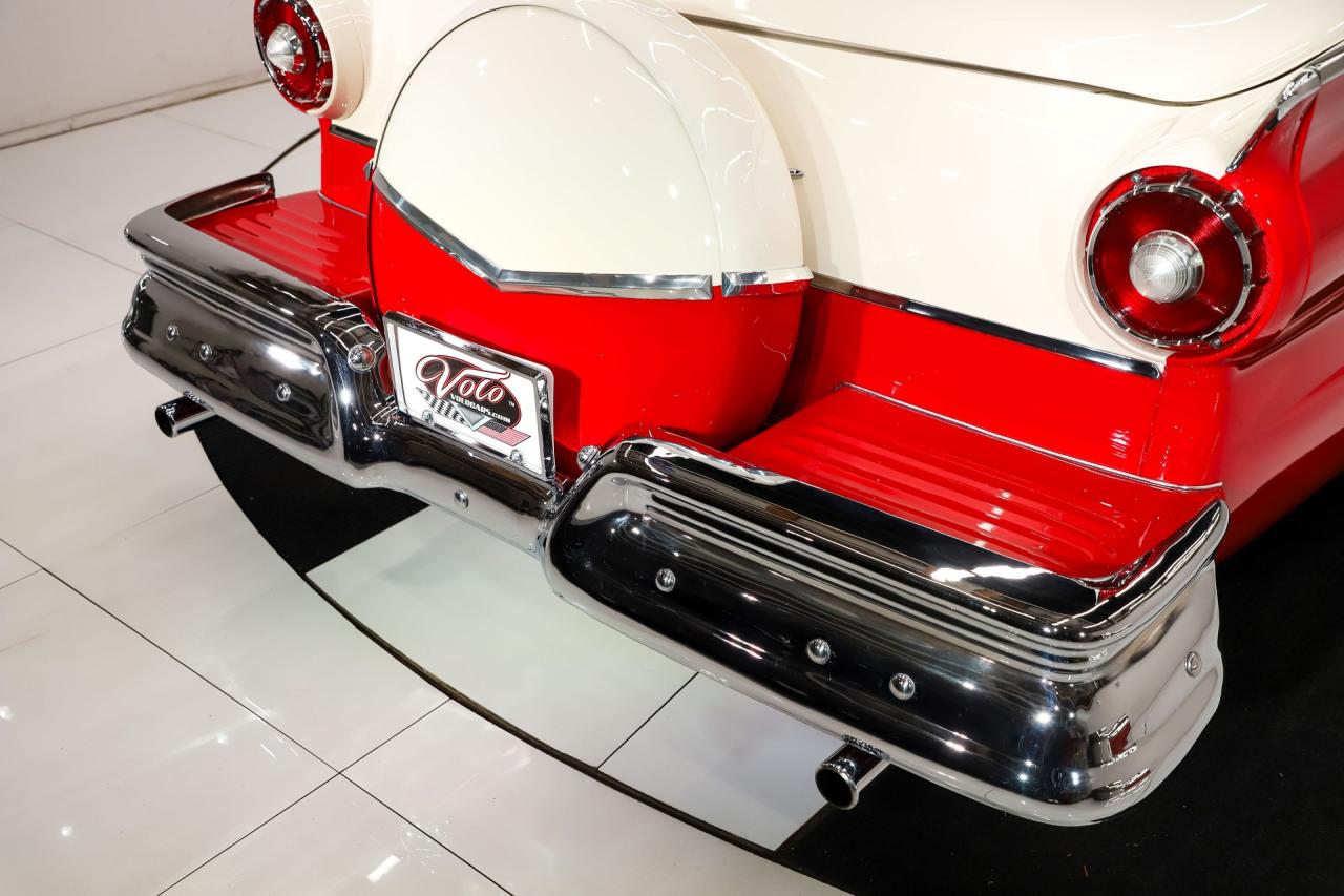 1957 Ford Fairlane 500 Skyliner