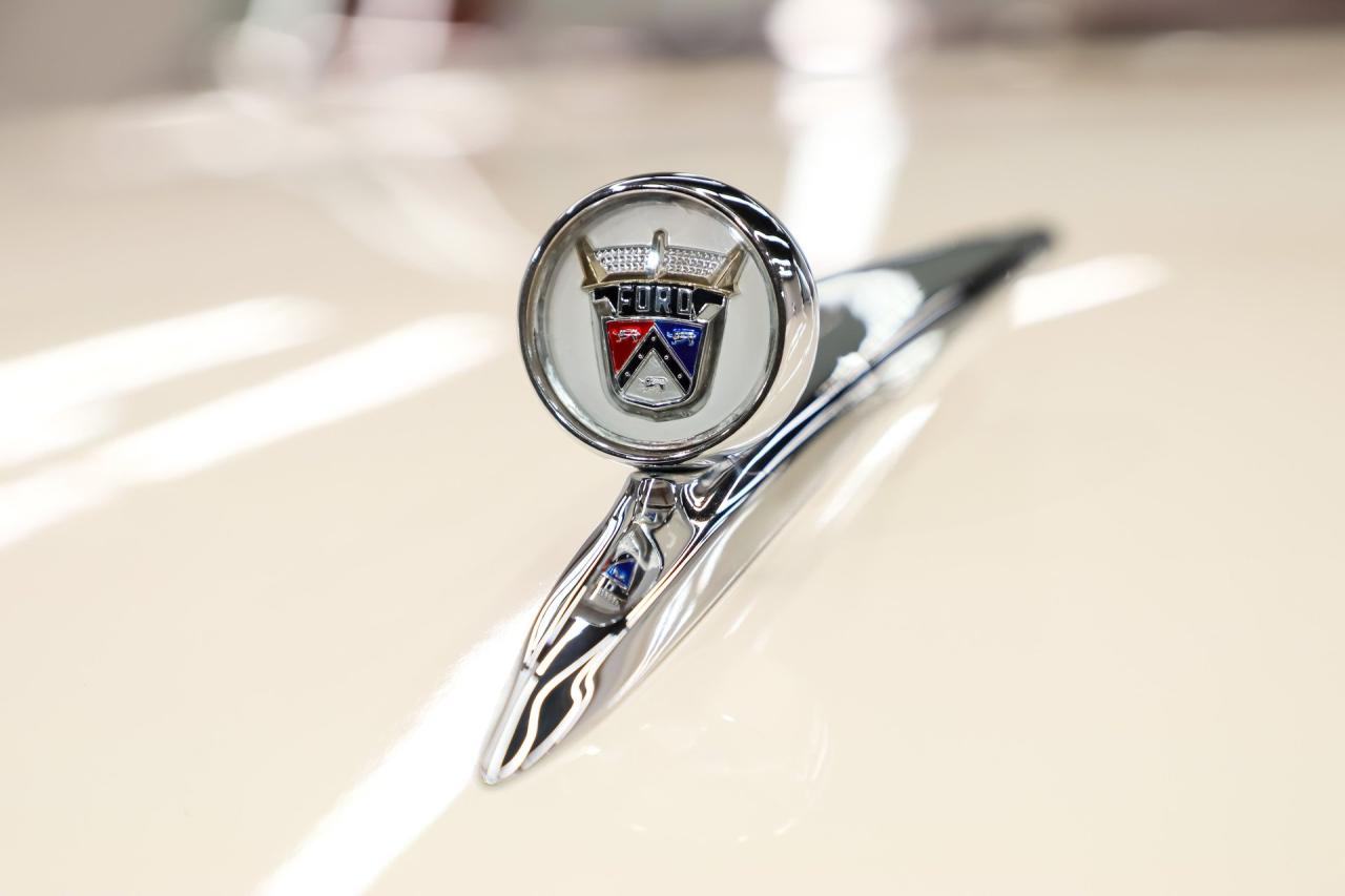 1957 Ford Fairlane 500 Skyliner