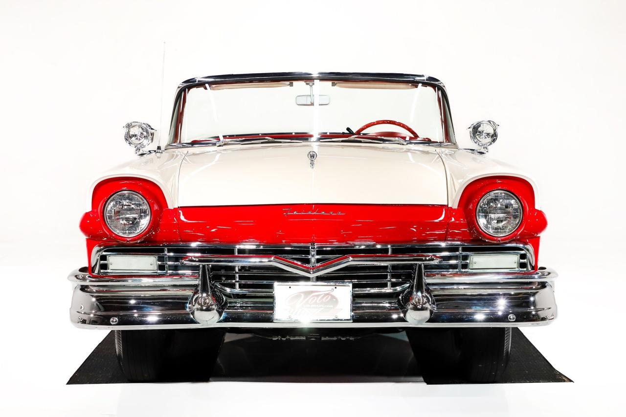 1957 Ford Fairlane 500 Skyliner