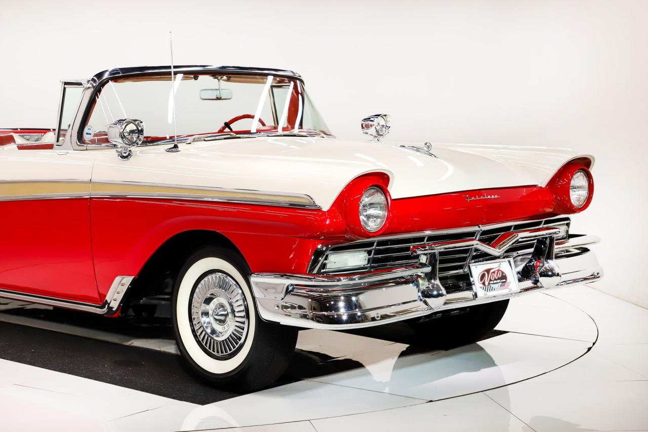 1957 Ford Fairlane 500 Skyliner
