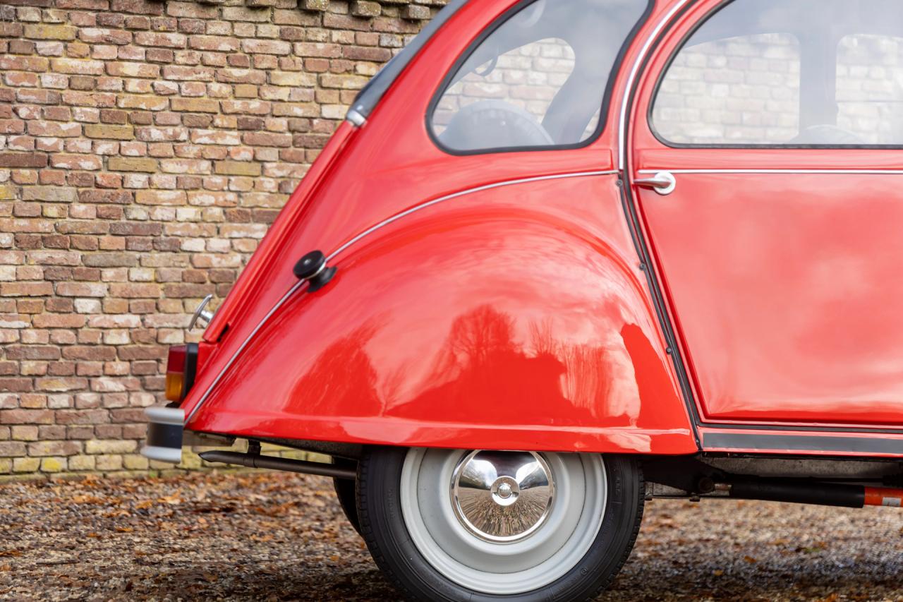 1985 Citro&euml;n Citro&euml;n 2CV6 AZKA &ldquo;Rouge Vallelunga&rdquo;
