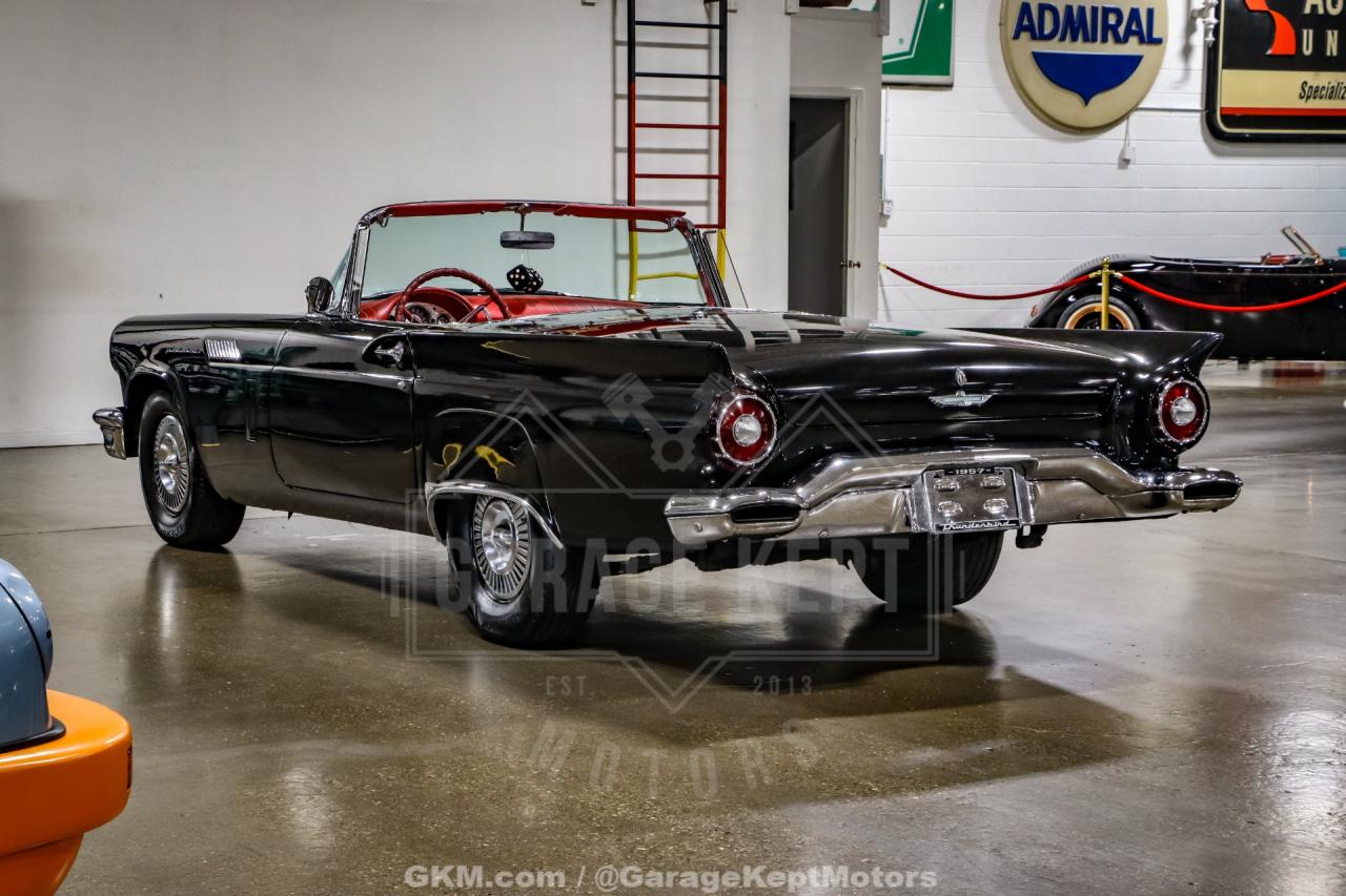 1957 Ford Thunderbird