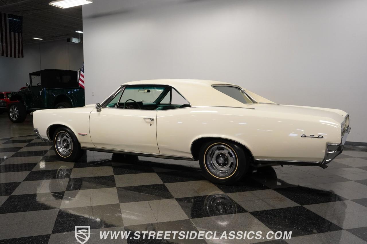 1966 Pontiac GTO Tri Power