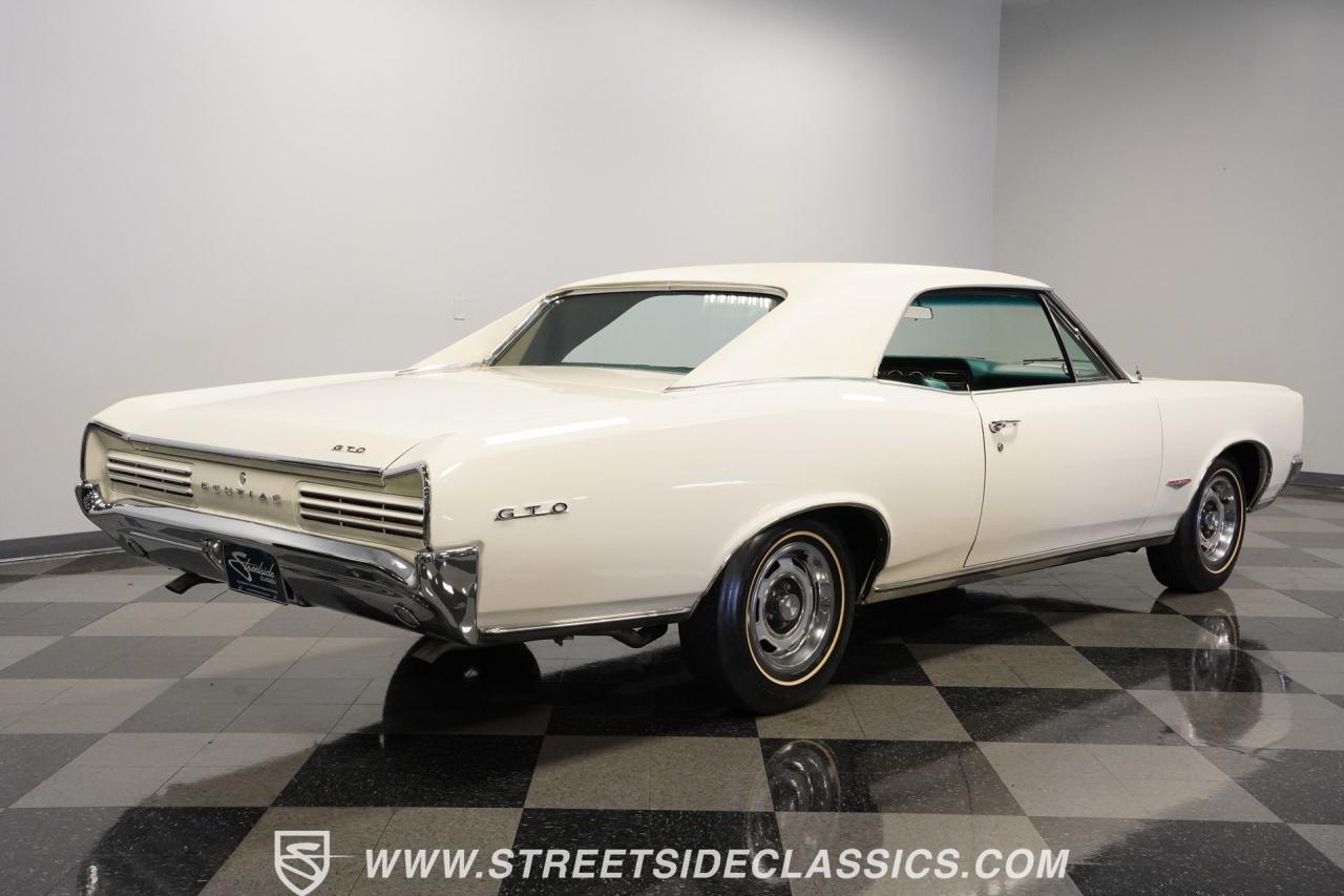1966 Pontiac GTO Tri Power