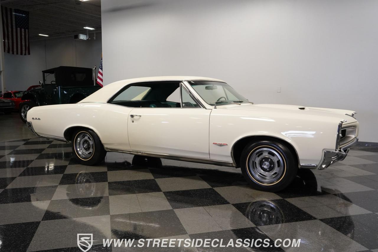 1966 Pontiac GTO Tri Power