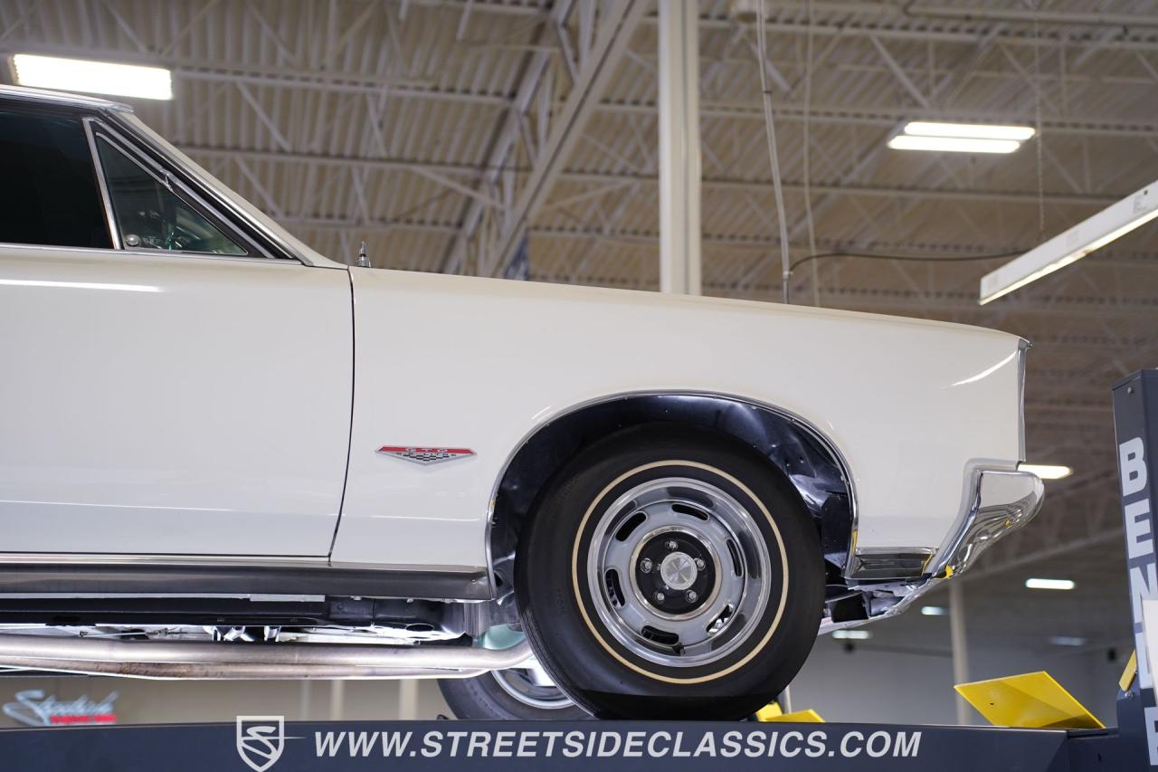 1966 Pontiac GTO Tri Power