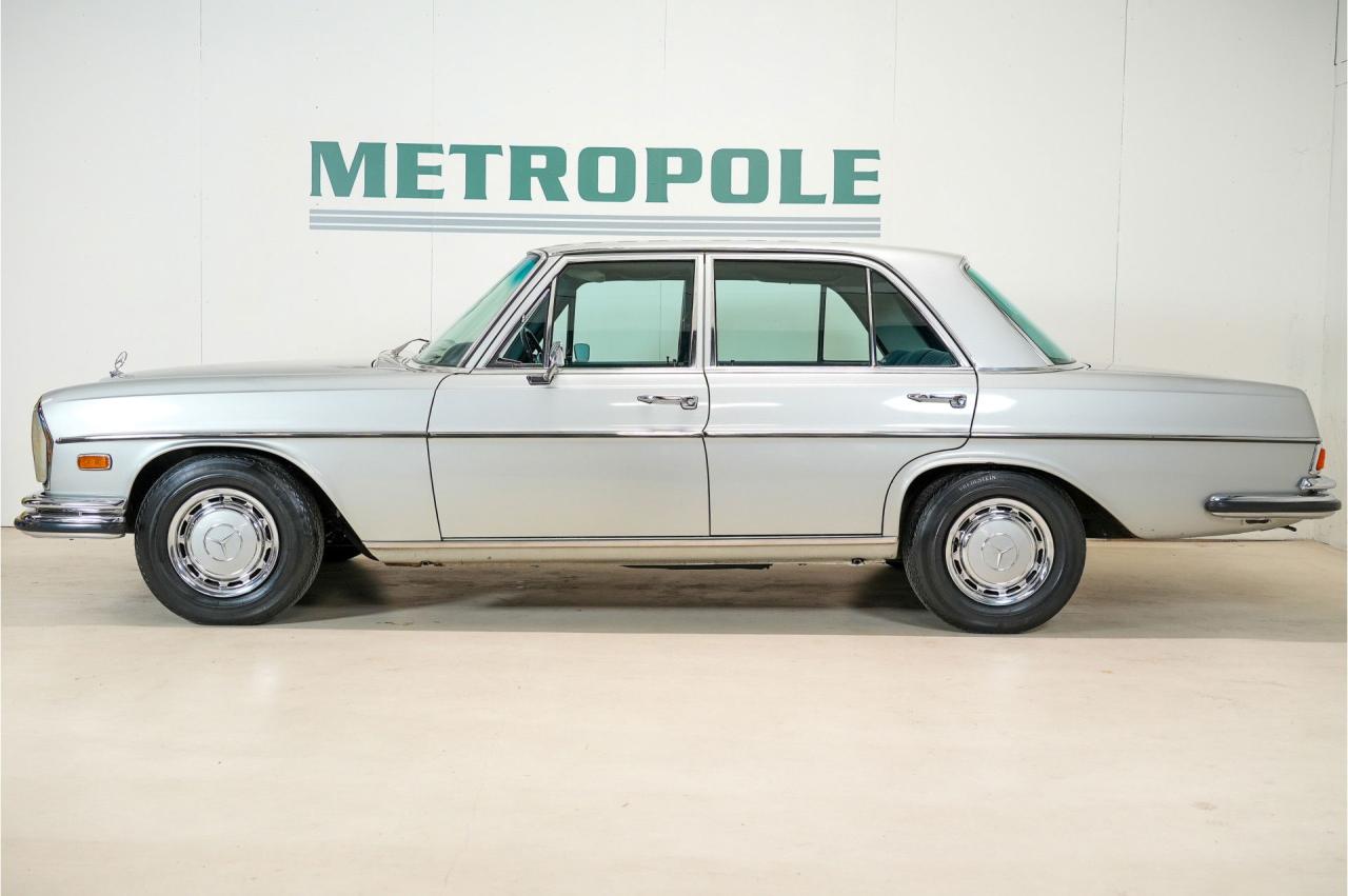 1972 Mercedes - Benz 200 series