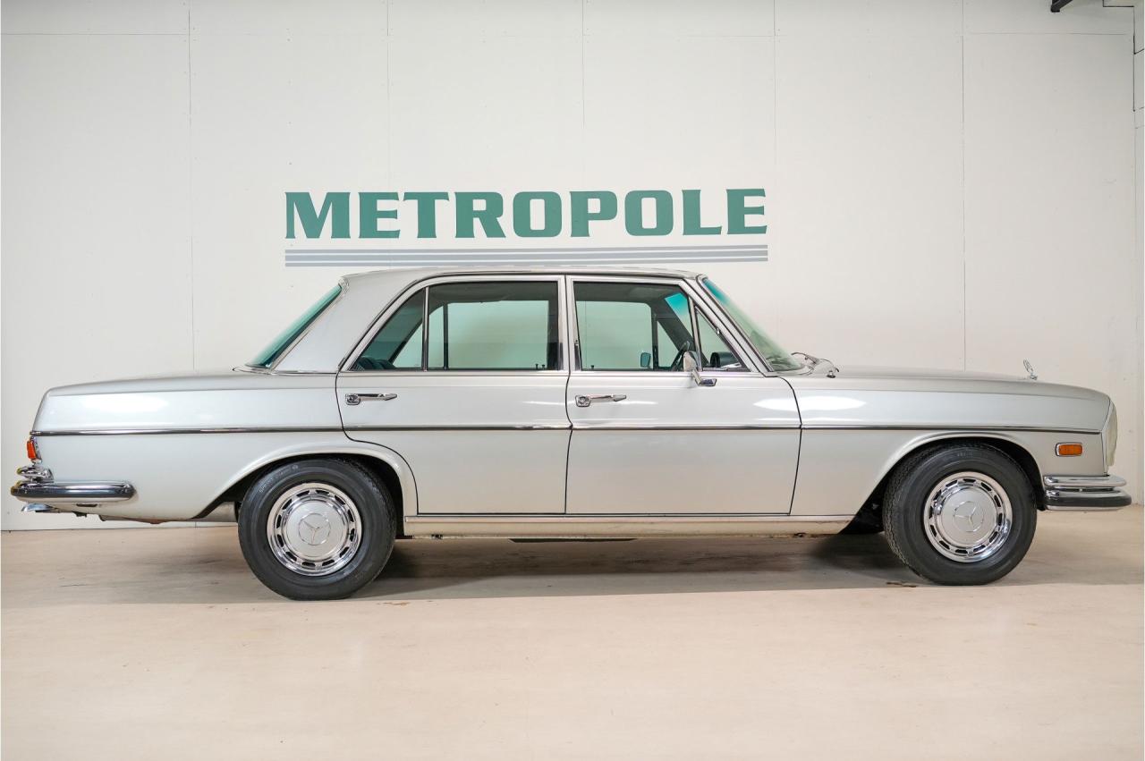1972 Mercedes - Benz 200 series