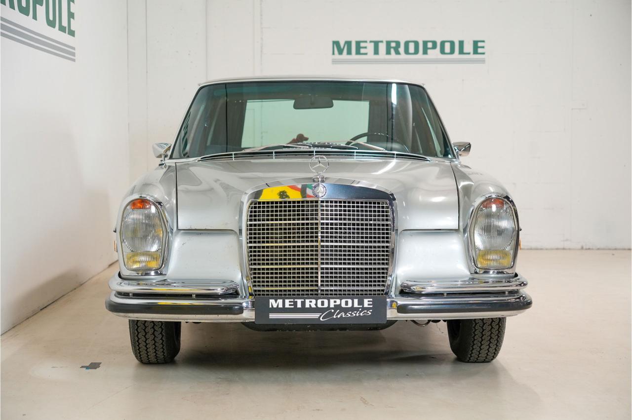 1972 Mercedes - Benz 200 series