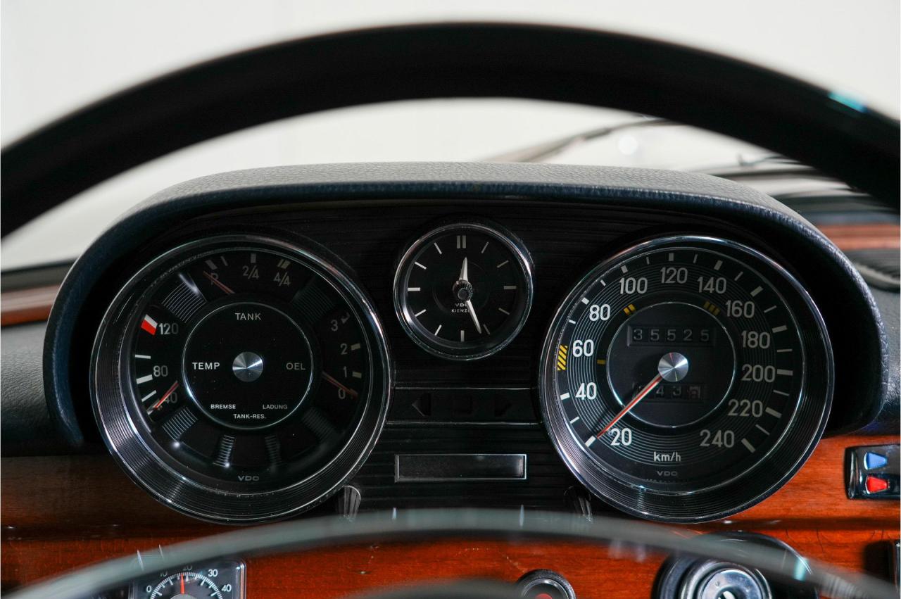 1972 Mercedes - Benz 200 series