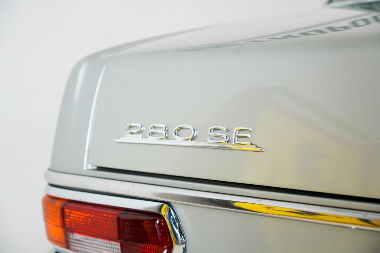 1972 Mercedes - Benz 200 series