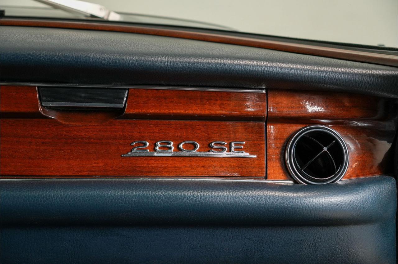 1972 Mercedes - Benz 200 series