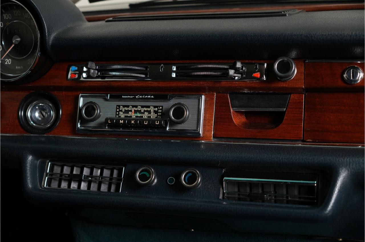 1972 Mercedes - Benz 200 series