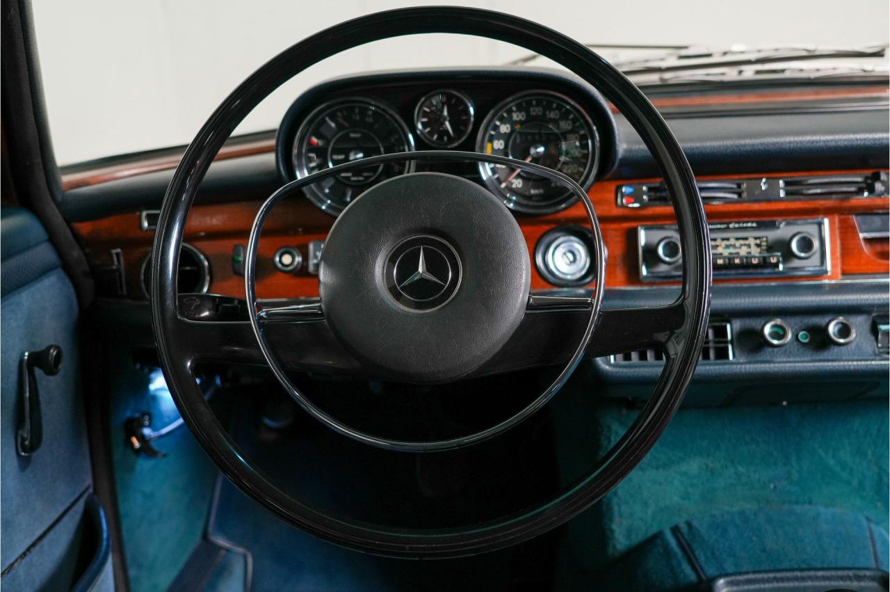 1972 Mercedes - Benz 200 series