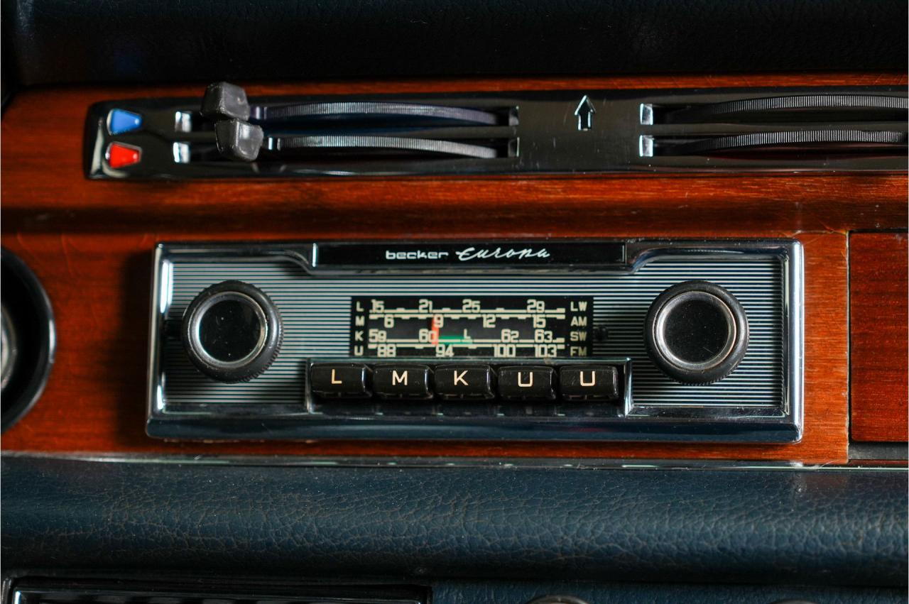 1972 Mercedes - Benz 200 series