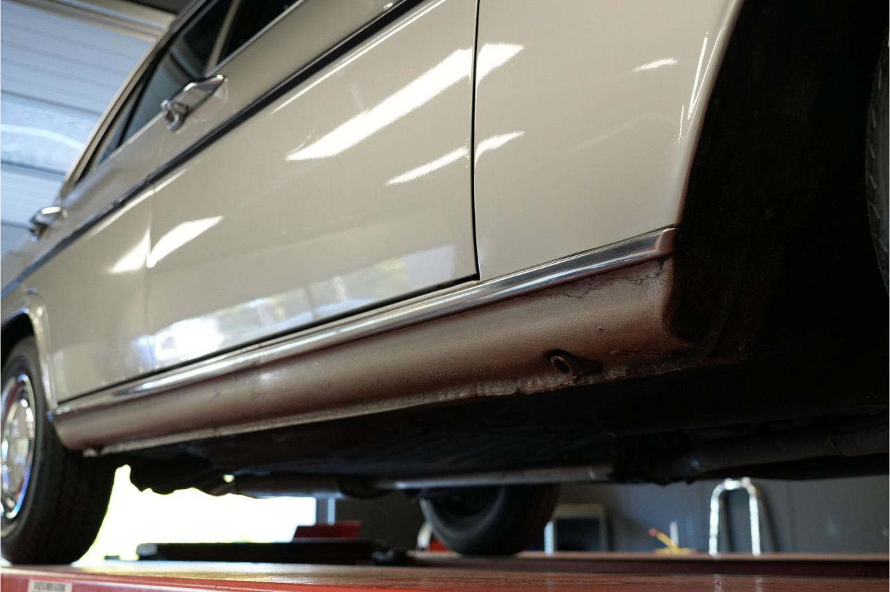 1972 Mercedes - Benz 200 series