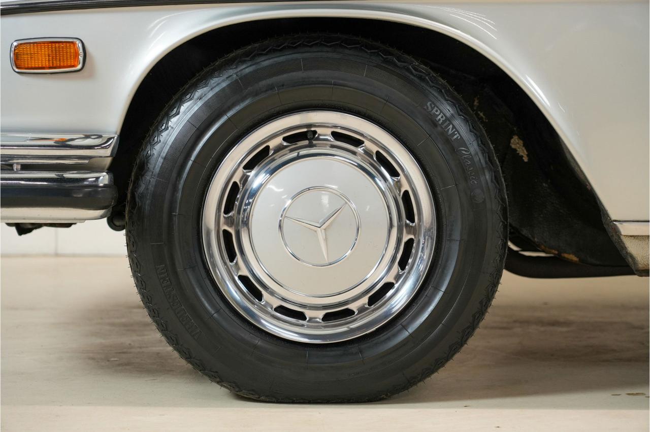 1972 Mercedes - Benz 200 series