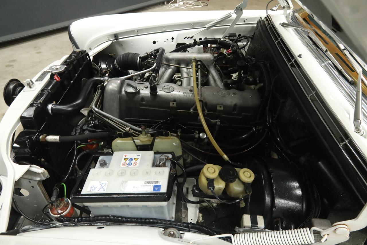 1970 Mercedes - Benz Mercedes Benz 280 SE Automatic &ldquo;Floor shifter&rdquo; Trade-in car