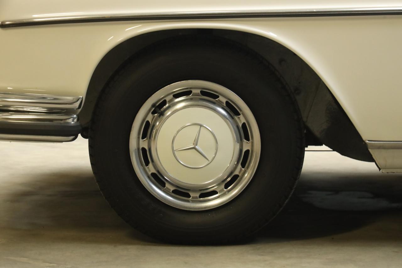 1970 Mercedes - Benz Mercedes Benz 280 SE Automatic &ldquo;Floor shifter&rdquo; Trade-in car