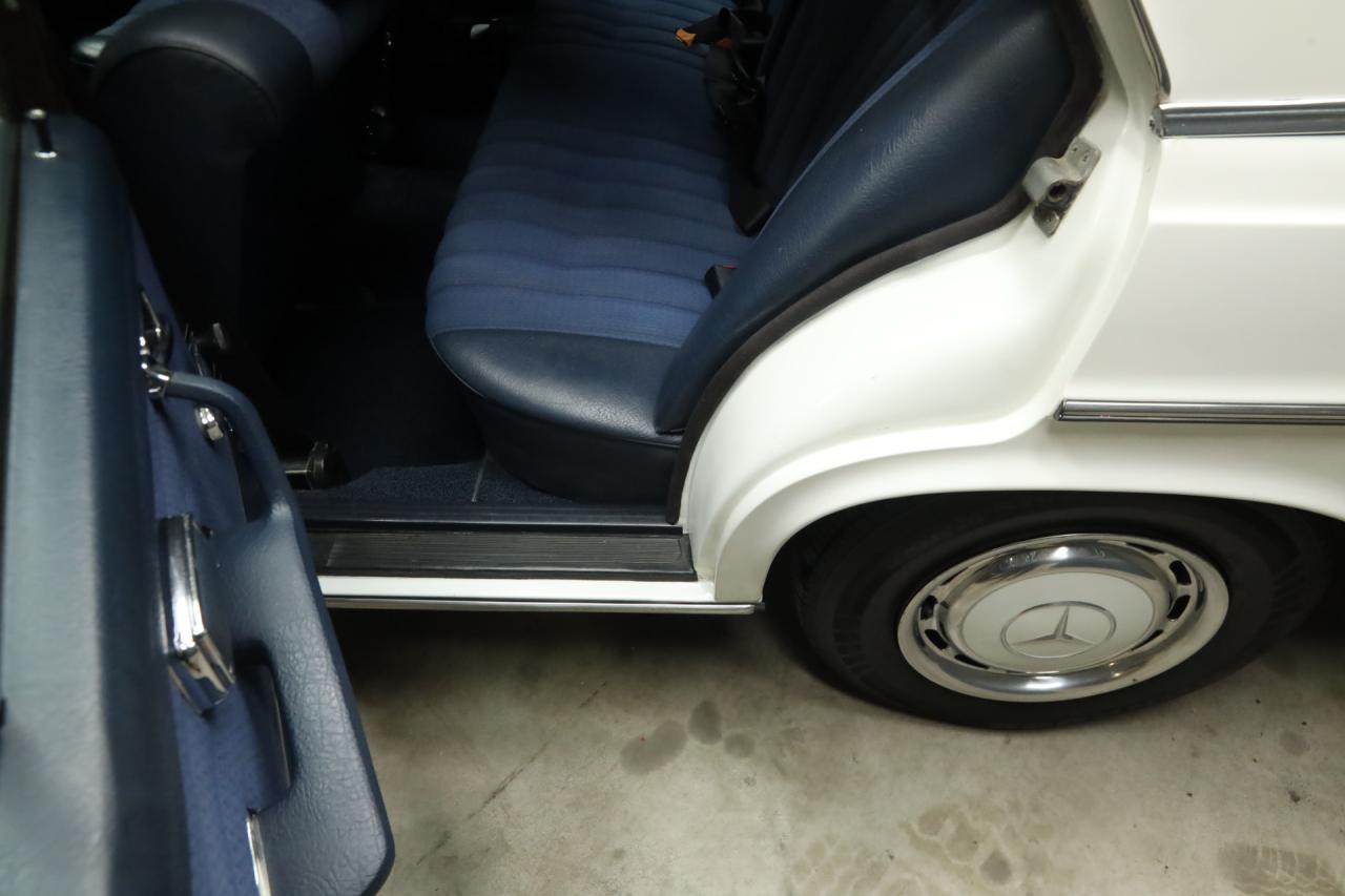 1970 Mercedes - Benz Mercedes Benz 280 SE Automatic &ldquo;Floor shifter&rdquo; Trade-in car