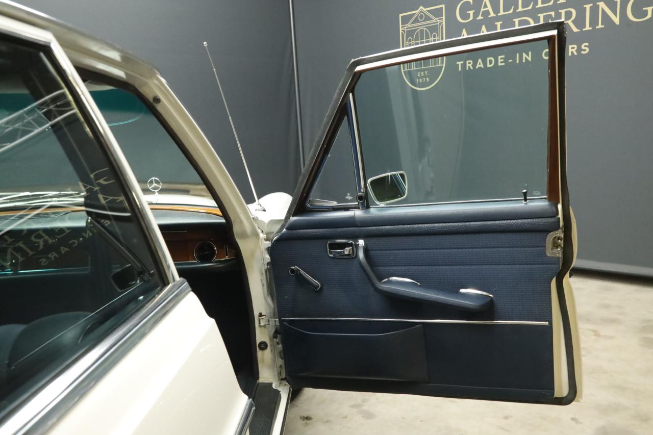 1970 Mercedes - Benz Mercedes Benz 280 SE Automatic &ldquo;Floor shifter&rdquo; Trade-in car
