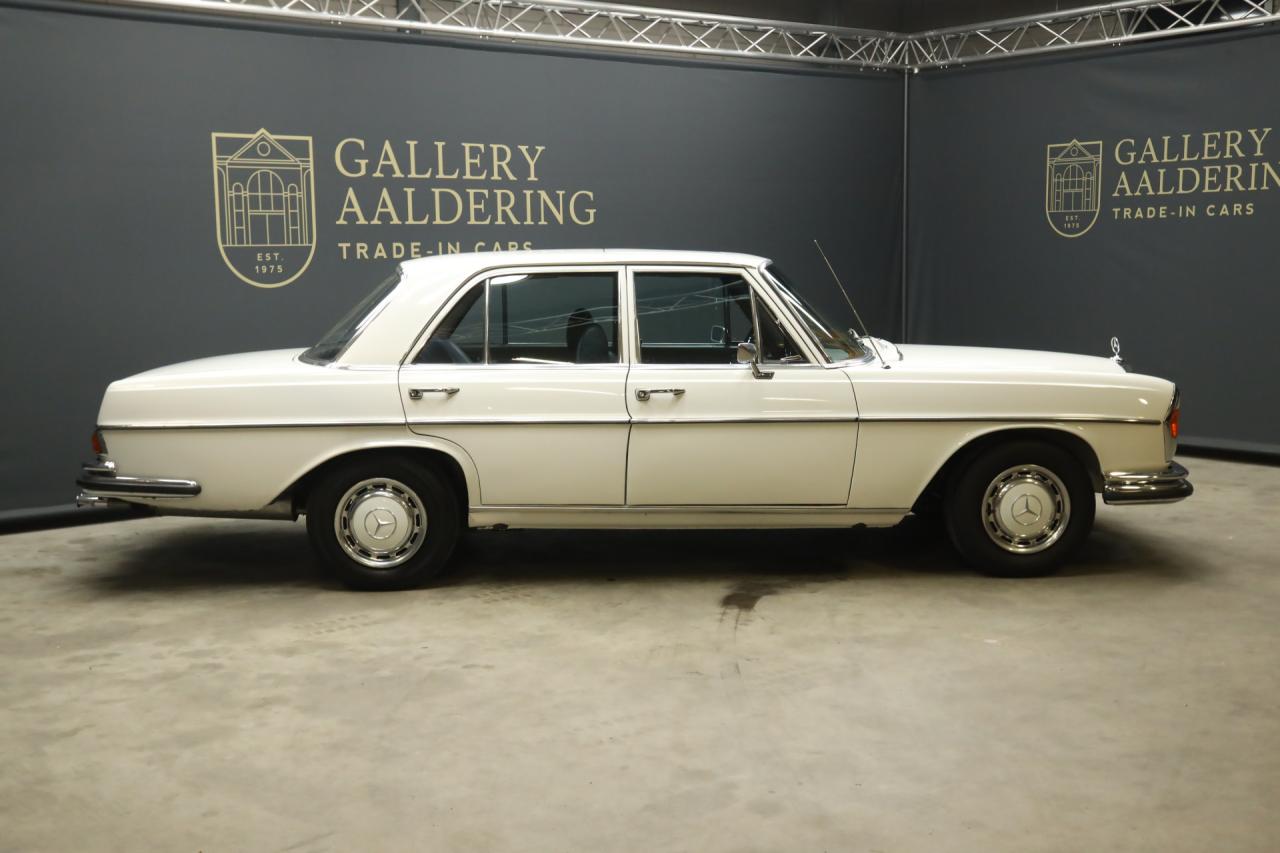 1970 Mercedes - Benz Mercedes Benz 280 SE Automatic &ldquo;Floor shifter&rdquo; Trade-in car