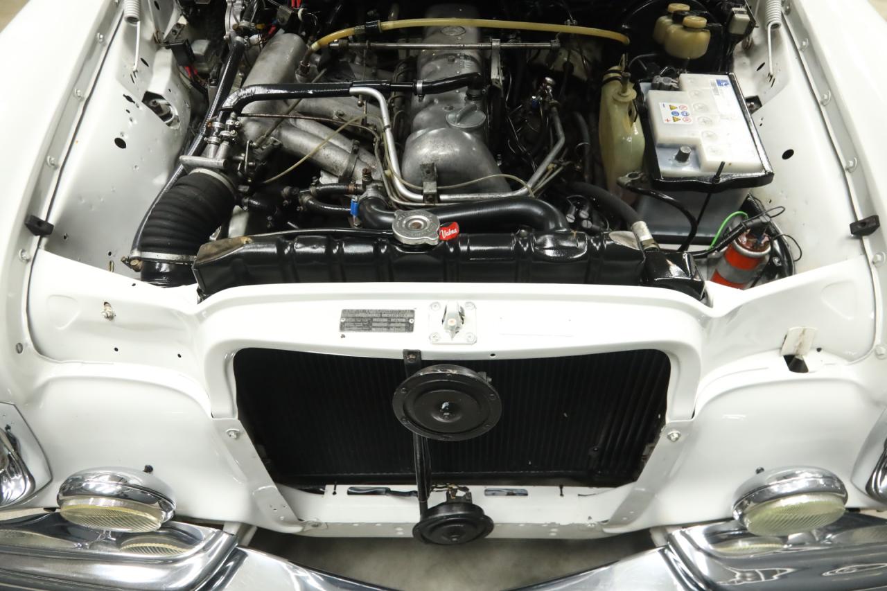 1970 Mercedes - Benz Mercedes Benz 280 SE Automatic &ldquo;Floor shifter&rdquo; Trade-in car