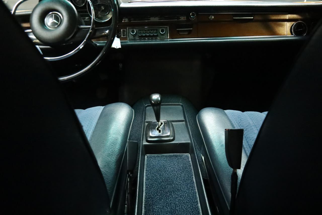 1970 Mercedes - Benz Mercedes Benz 280 SE Automatic &ldquo;Floor shifter&rdquo; Trade-in car