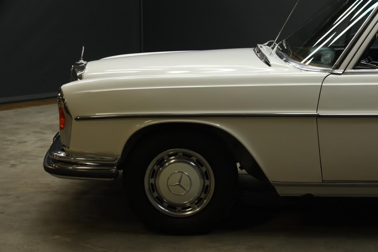 1970 Mercedes - Benz Mercedes Benz 280 SE Automatic &ldquo;Floor shifter&rdquo; Trade-in car