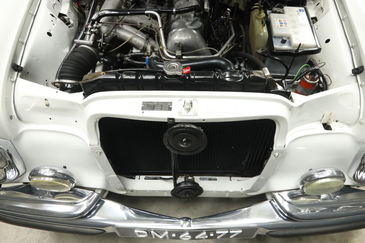 1970 Mercedes - Benz Mercedes Benz 280 SE Automatic &ldquo;Floor shifter&rdquo; Trade-in car