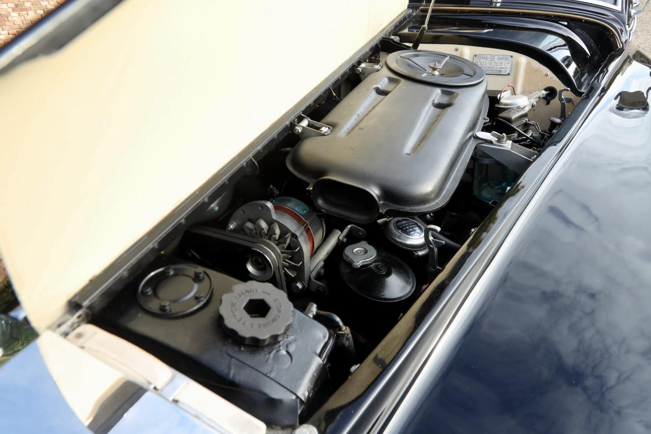 1965 Rolls - Royce Silver Cloud III &ldquo;With Radford cocktail cabinets&rdquo; Only 21000 Miles