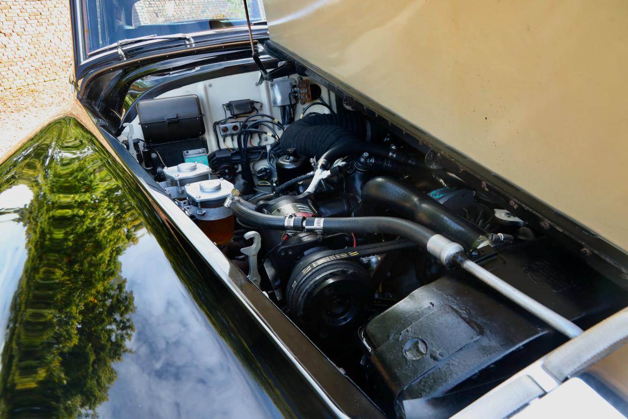 1965 Rolls - Royce Silver Cloud III &ldquo;With Radford cocktail cabinets&rdquo; Only 21000 Miles