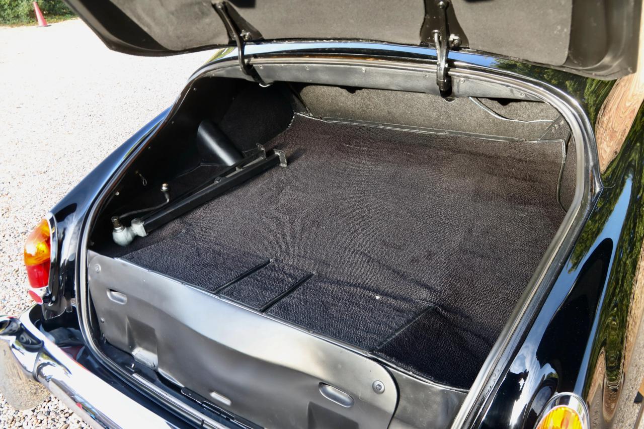 1965 Rolls - Royce Silver Cloud III &ldquo;With Radford cocktail cabinets&rdquo; Only 21000 Miles