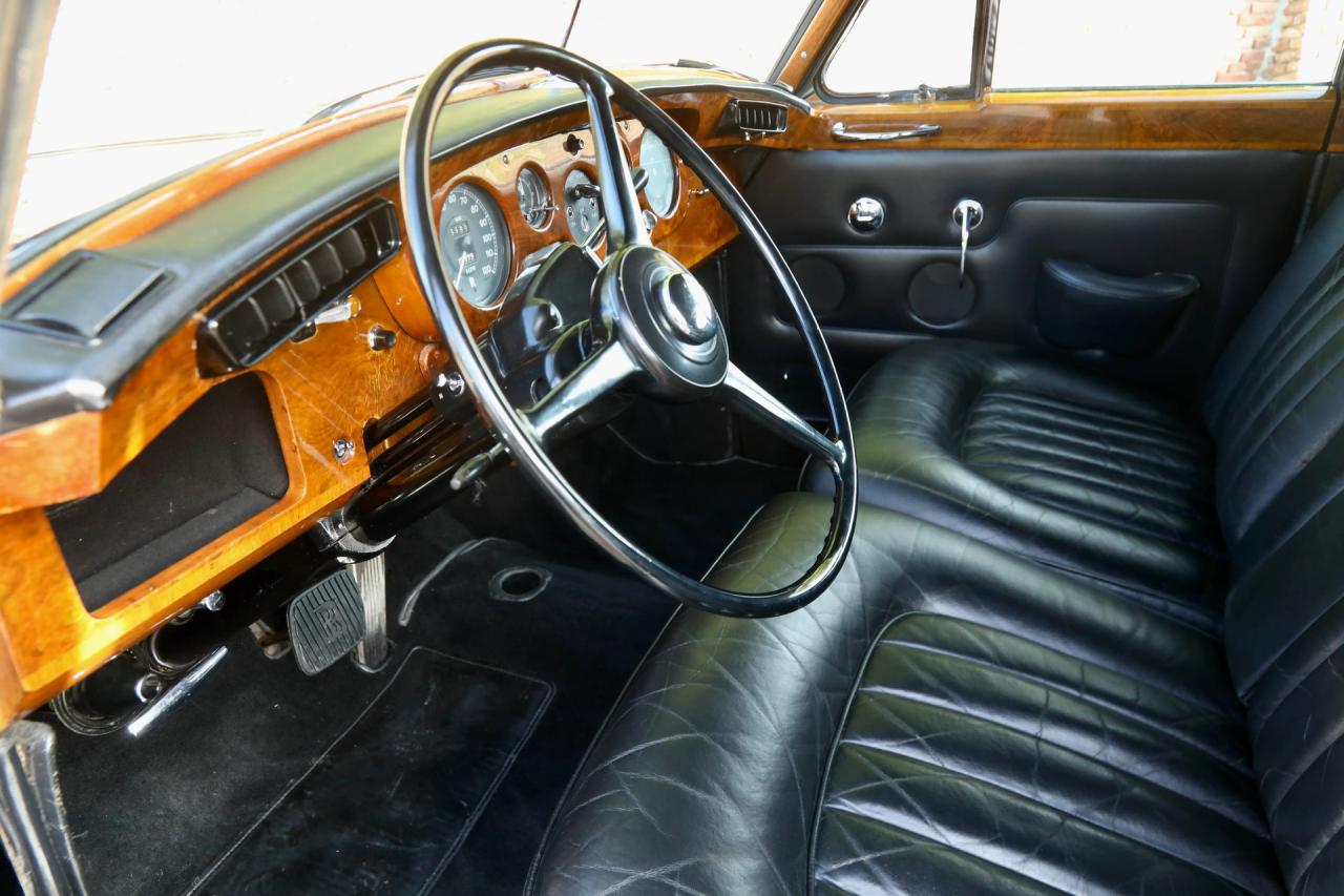 1965 Rolls - Royce Silver Cloud III &ldquo;With Radford cocktail cabinets&rdquo; Only 21000 Miles