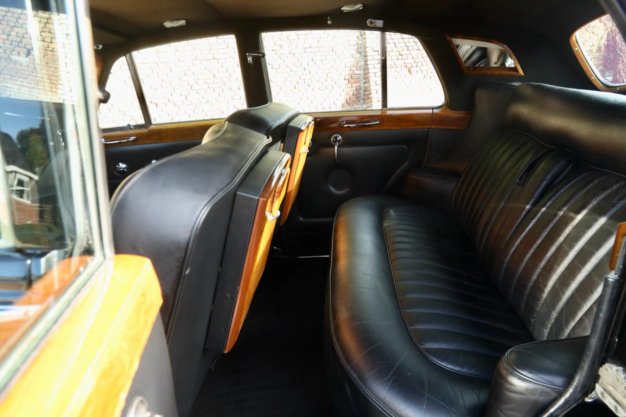 1965 Rolls - Royce Silver Cloud III &ldquo;With Radford cocktail cabinets&rdquo; Only 21000 Miles