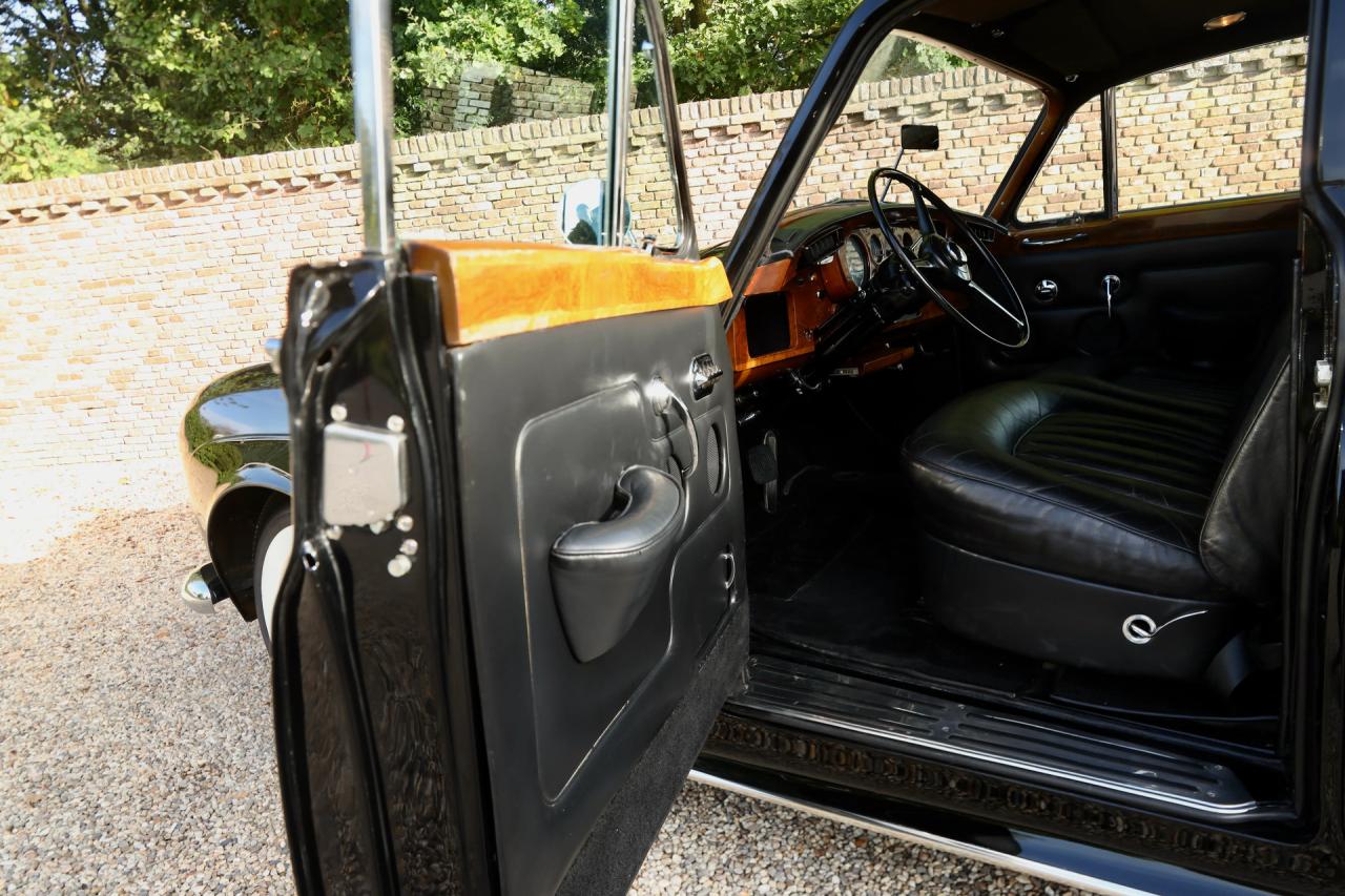 1965 Rolls - Royce Silver Cloud III &ldquo;With Radford cocktail cabinets&rdquo; Only 21000 Miles