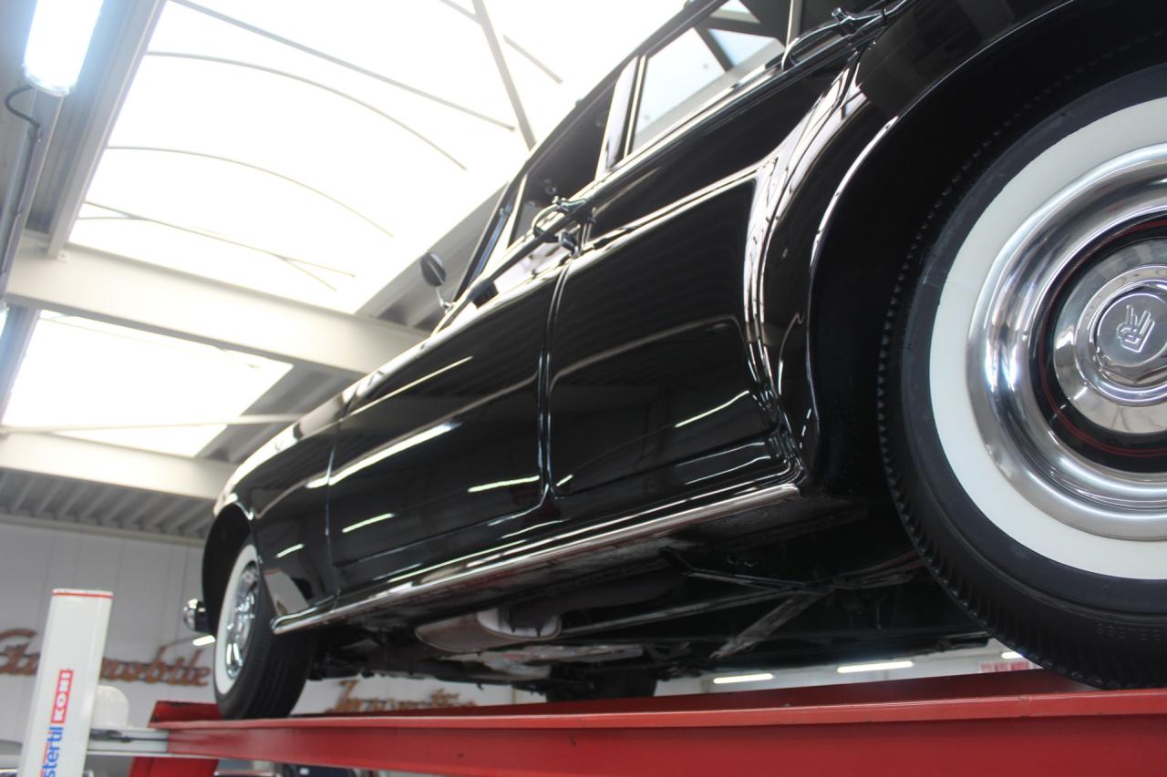 1965 Rolls - Royce Silver Cloud III &ldquo;With Radford cocktail cabinets&rdquo; Only 21000 Miles