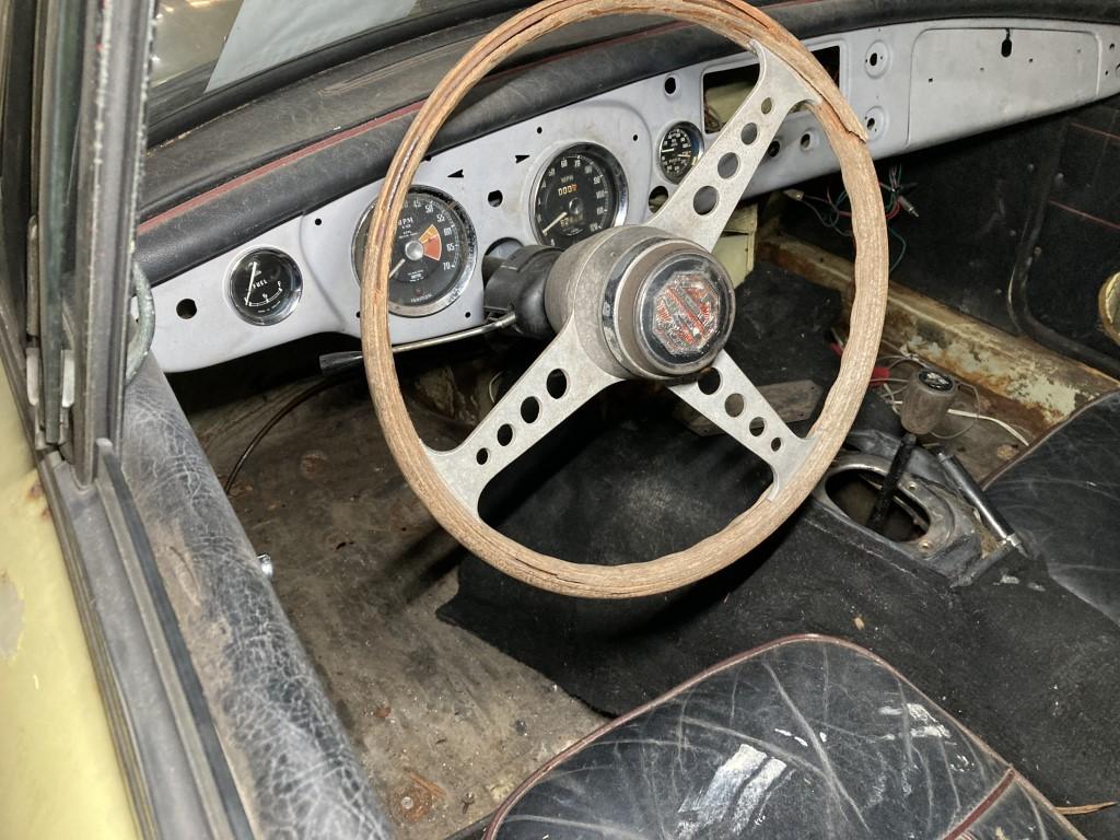 1970 MG B GT to restore &#039;&#039;70