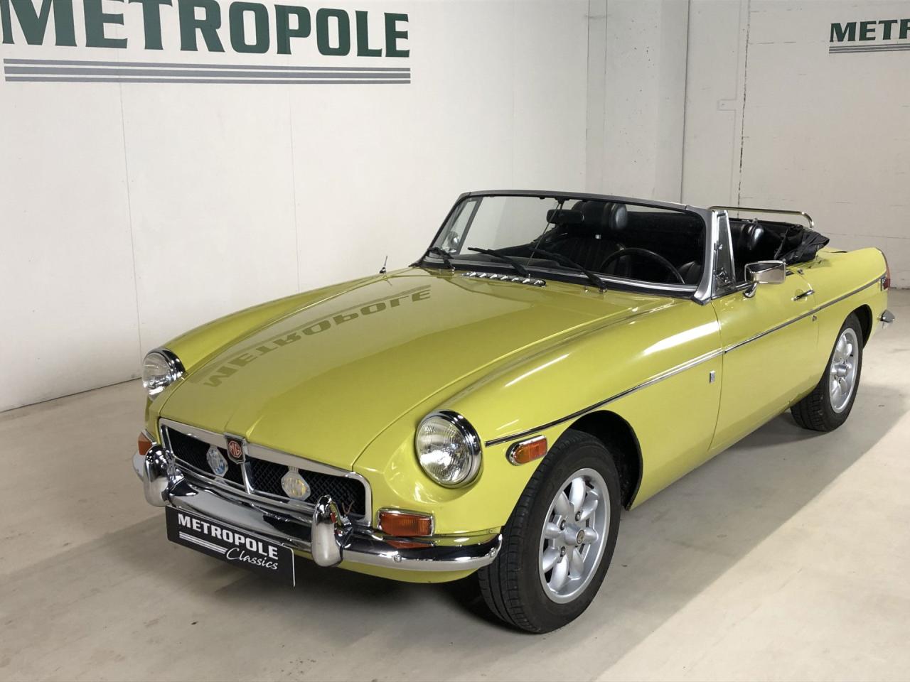 1975 MG B convertible