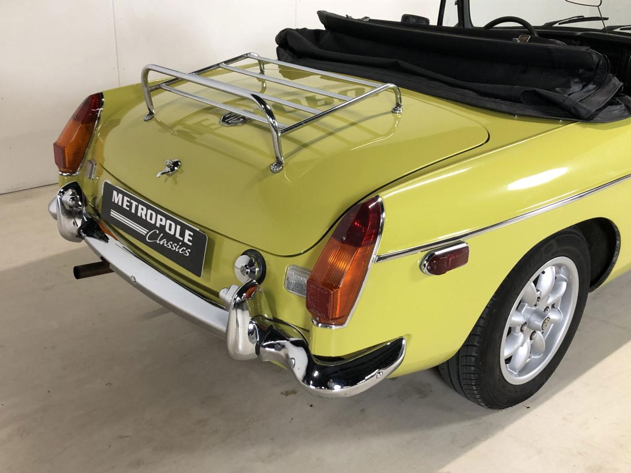 1975 MG B convertible