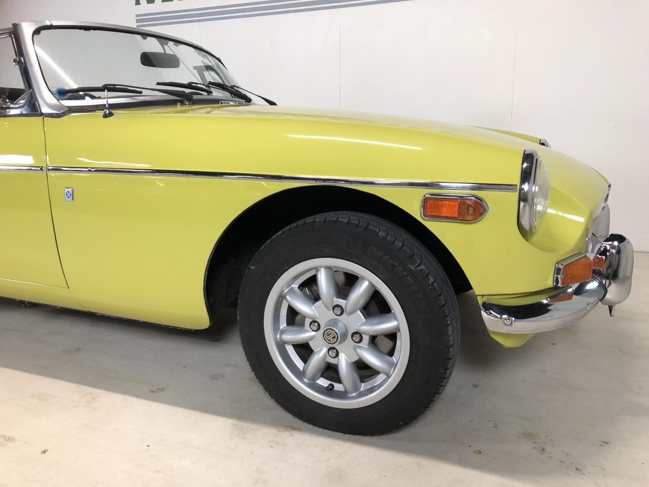 1975 MG B convertible