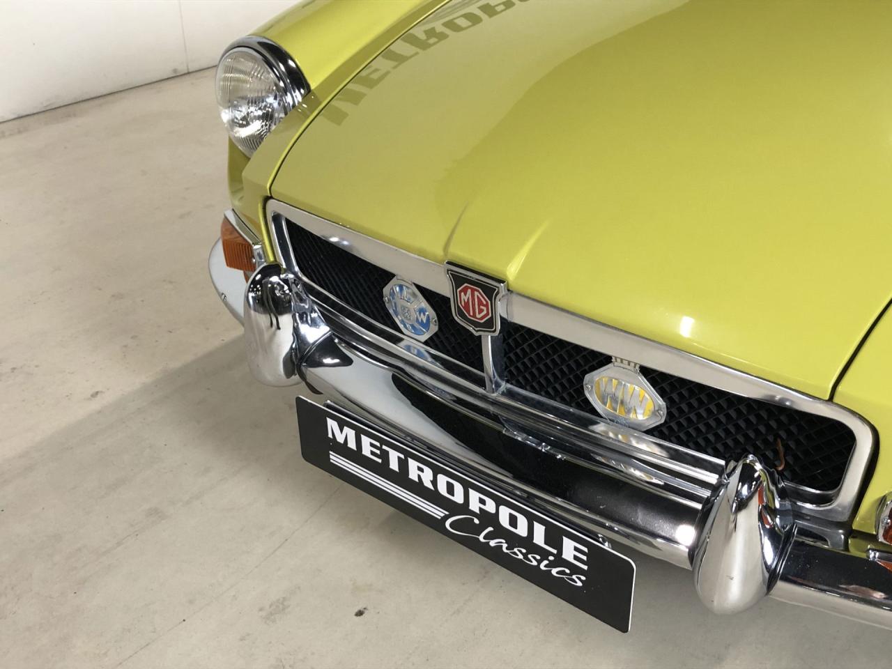 1975 MG B convertible