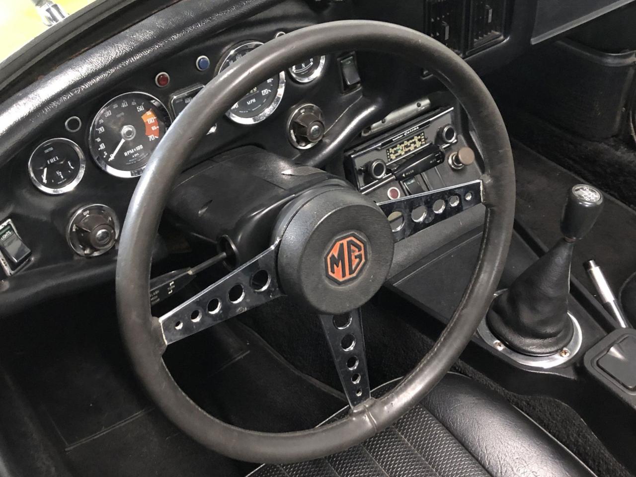 1975 MG B convertible