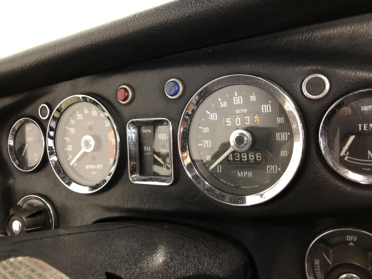 1975 MG B convertible