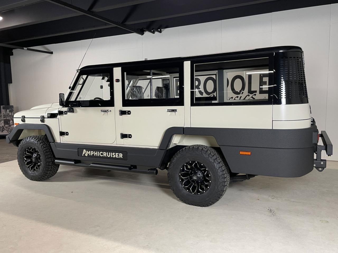 2023 Toyota amphicruser