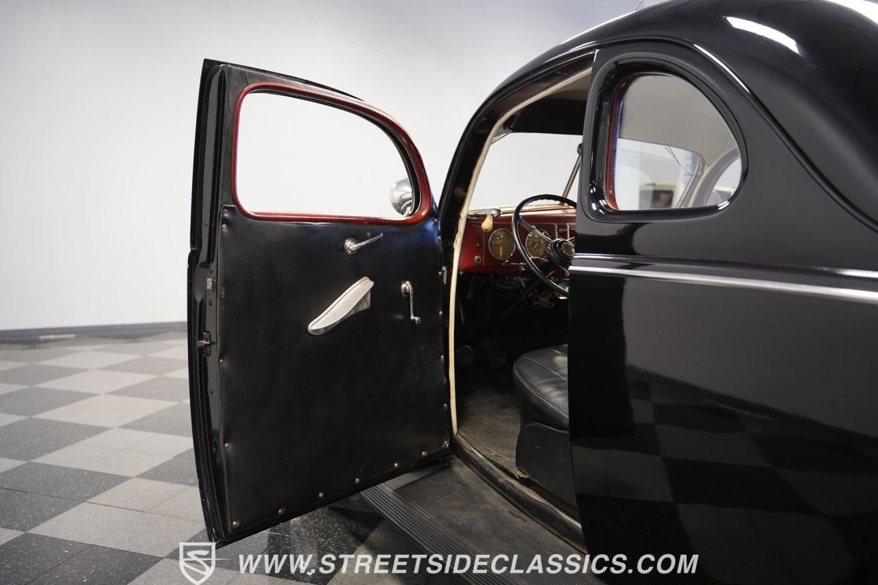 1939 Ford Deluxe Business Coupe