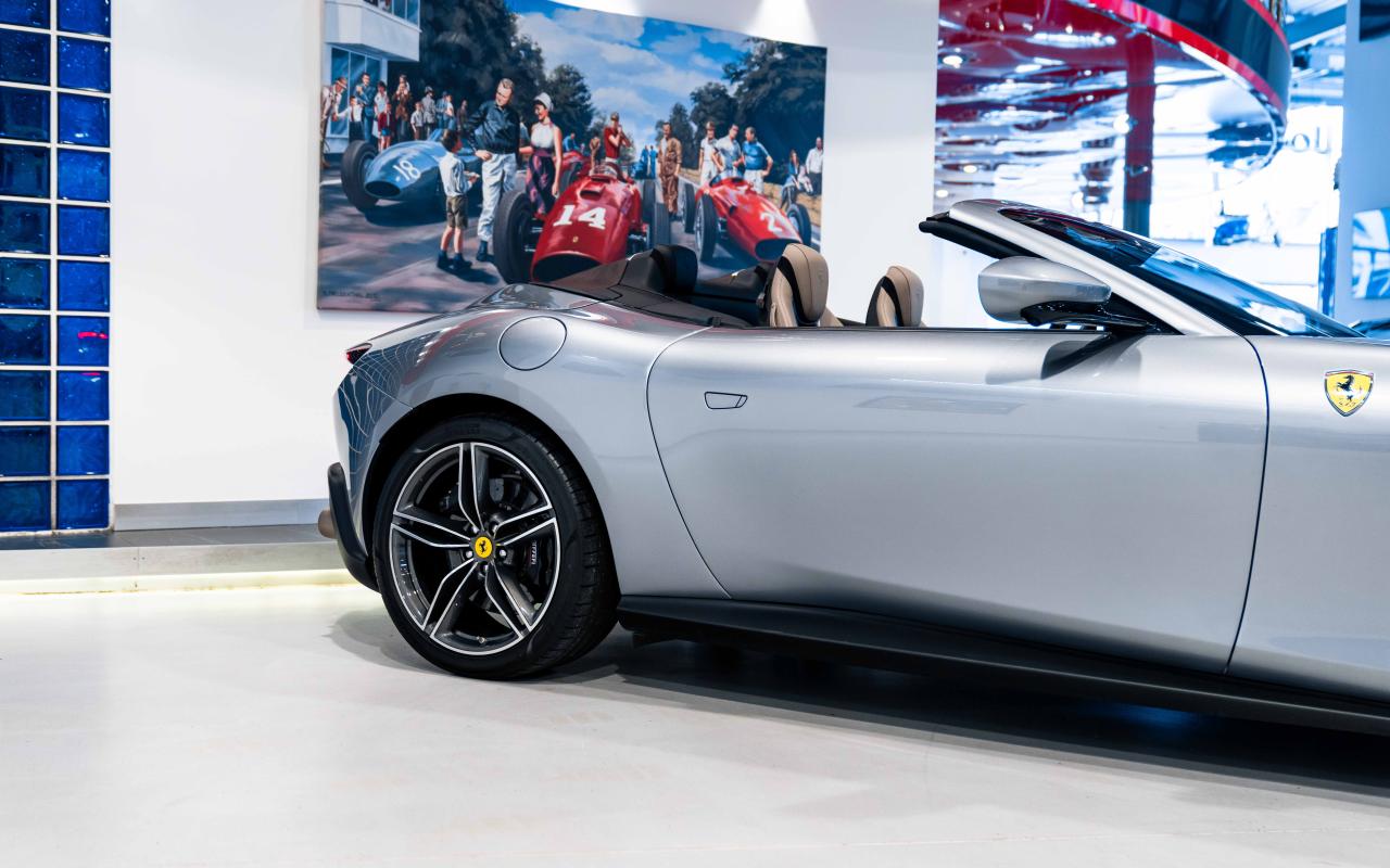 2023 Ferrari ROMA SPIDER
