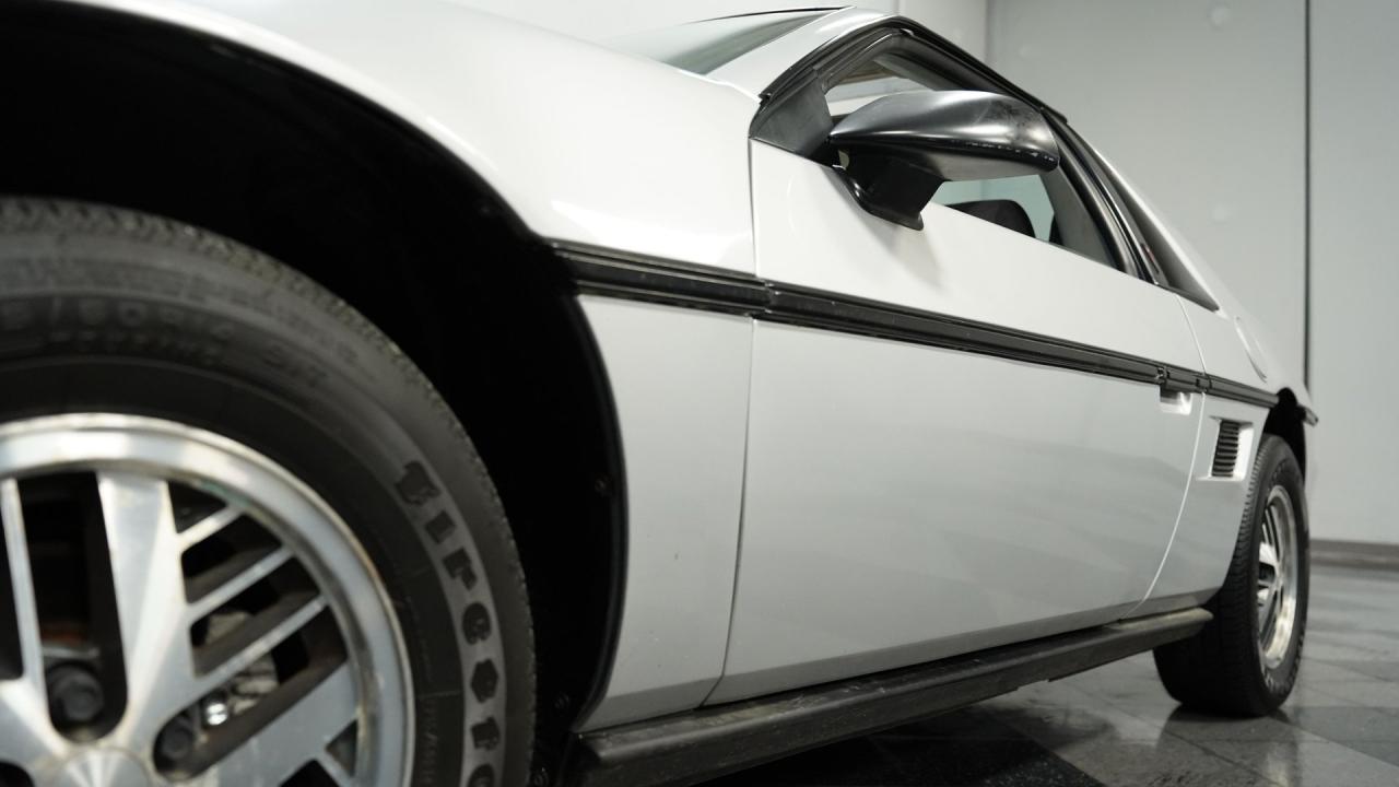 1985 Pontiac Fiero SE